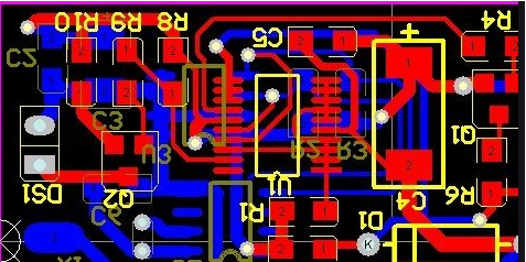 Come fa il circuito stampato a disaccoppiare i condensatori?