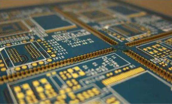 PCB回路 基板製造者がPCB基板製造プロセスを導入