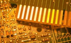 PCBボードへの銅めっきとニッケルめっきの適用