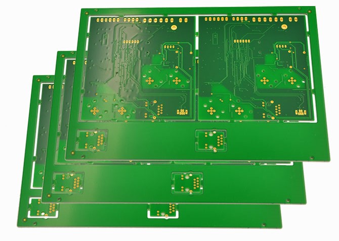 高速回路基板設計の信号完全性を扱うためにシリアルRapidio交換を使用