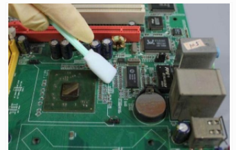 How to clean the PCB circuit board
