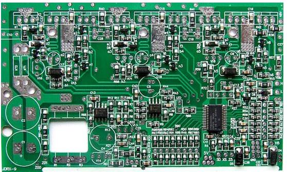 El diseño de la placa de circuito de control de resistencia y la resistencia característica de la interconexión