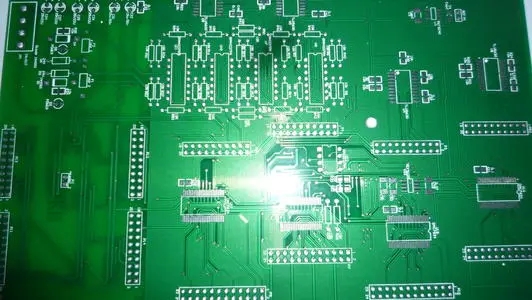 Wiring arrangement and reasonable layout of components on PCB board