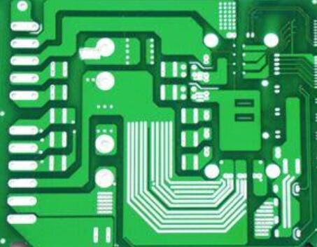 Placa de circuito impreso multicapa