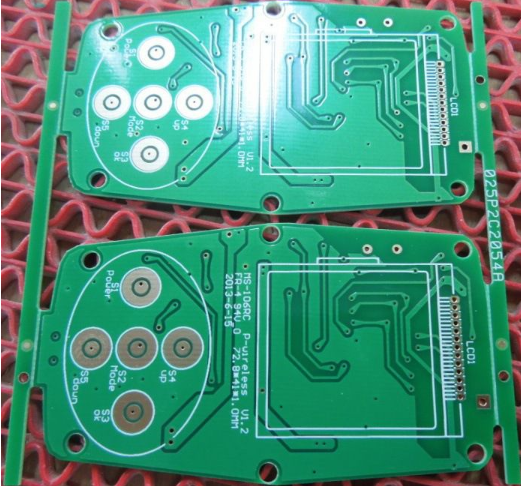 When is selective wave soldering used in PCB manufacturing?