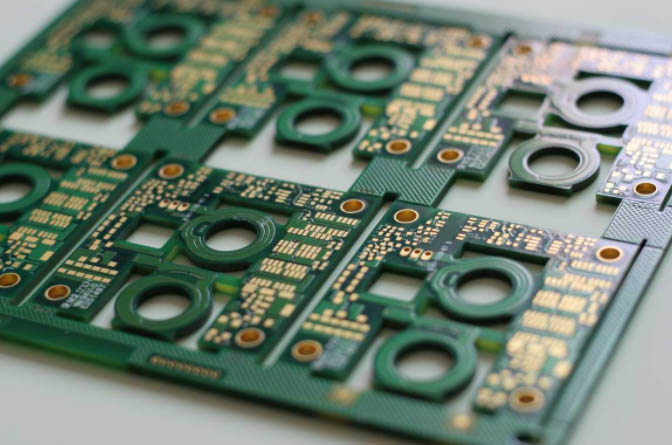Placa de circuito impreso sin halógenos