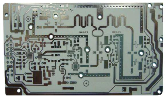 ¿Qué circuitos se utilizan principalmente para probar los circuitos de alta frecuencia de Rogers?