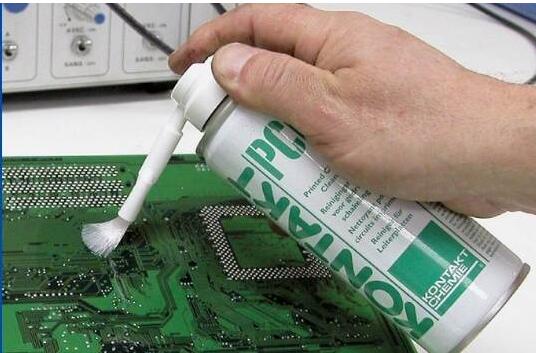 ¿¿ Cómo limpiar una placa de circuito impreso?